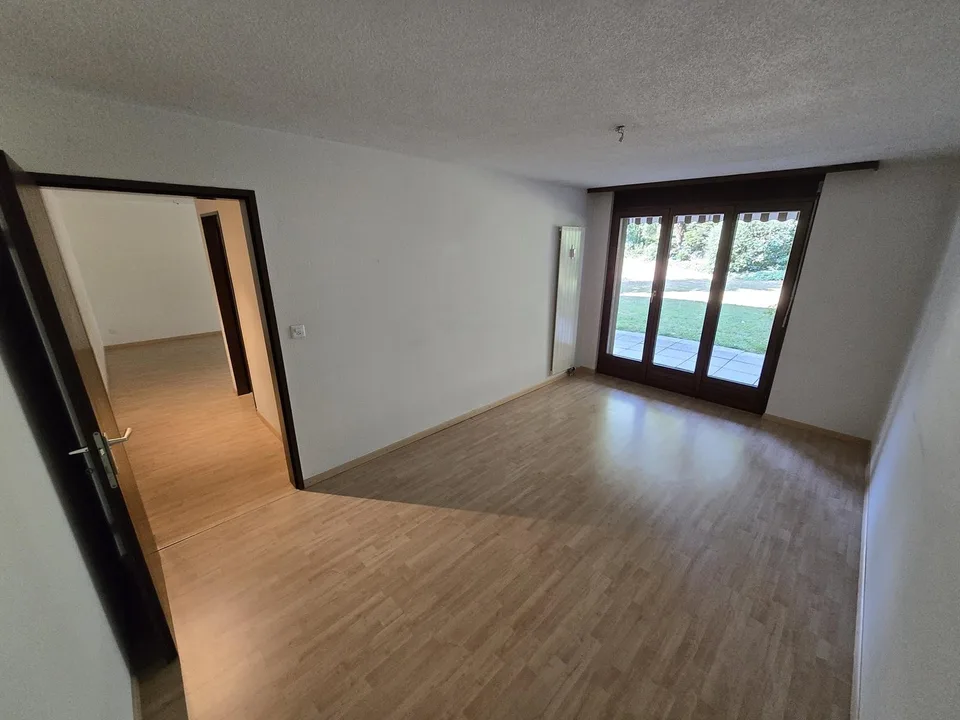 Gemütliche 2,5-Zi-Wohnung im Parterre mit eigener Garage
