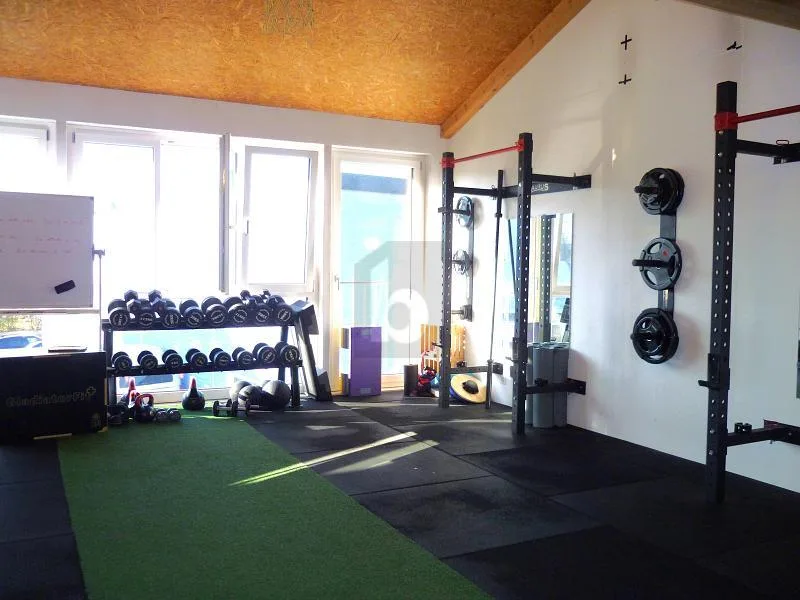 ESPACE MODERNE LUMINEUX + MEZZANINE !
