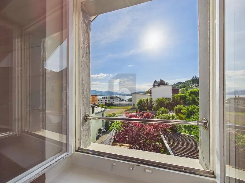 LICHTDURCHFLUTET MIT HERRLICHEM SEEBLICK