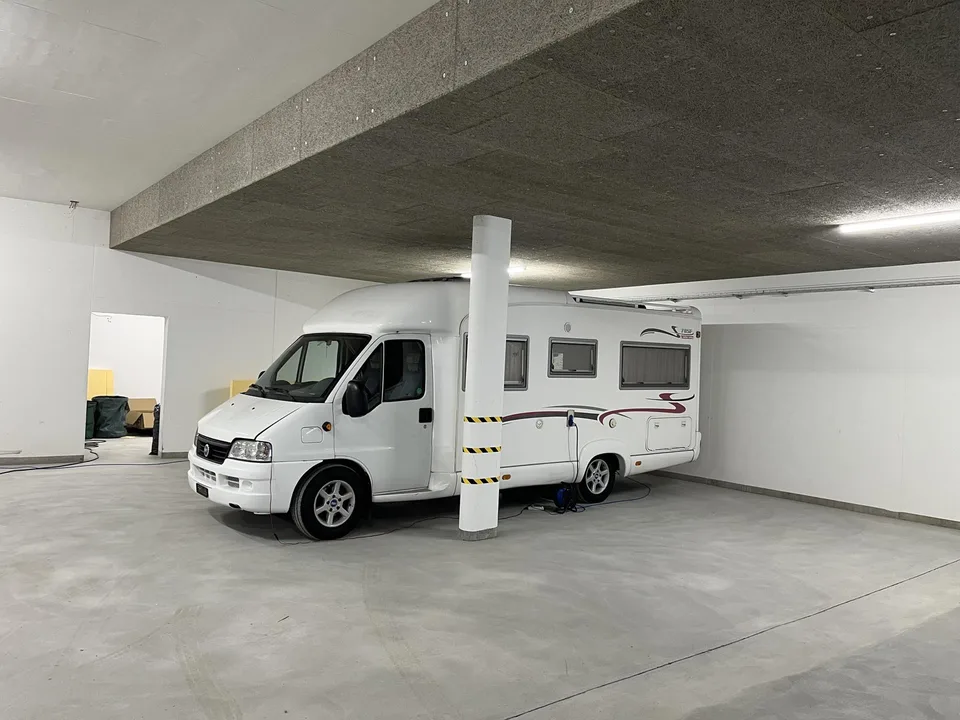 sehr grosszügige Tiefgaragenplätze zu vermieten