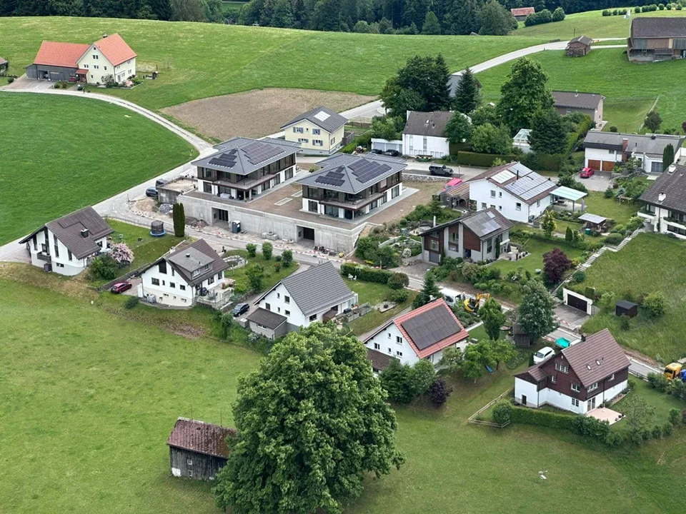 sehr grosszügige Tiefgaragenplätze zu vermieten