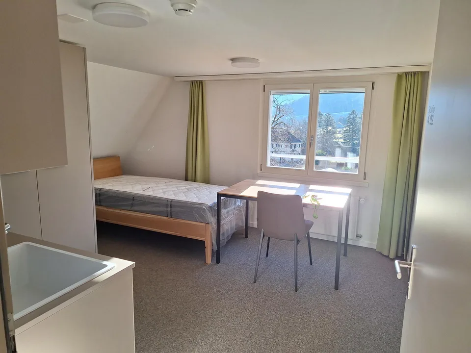 Gemütliches möbliertes Zimmer in idyllischer Umgebung