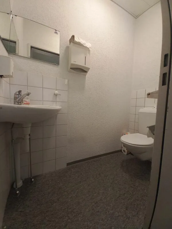 Gewerbe-/ Büroräumlichkeiten auf 2 Etagen – photo 14 of 16