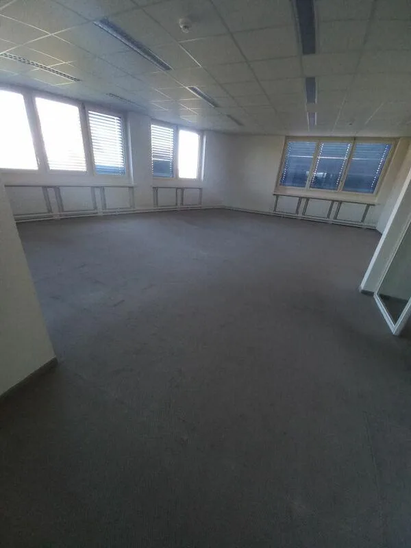 Grossräumige Bürofläche mit herrlicher Weitsicht – Foto 7 von 9