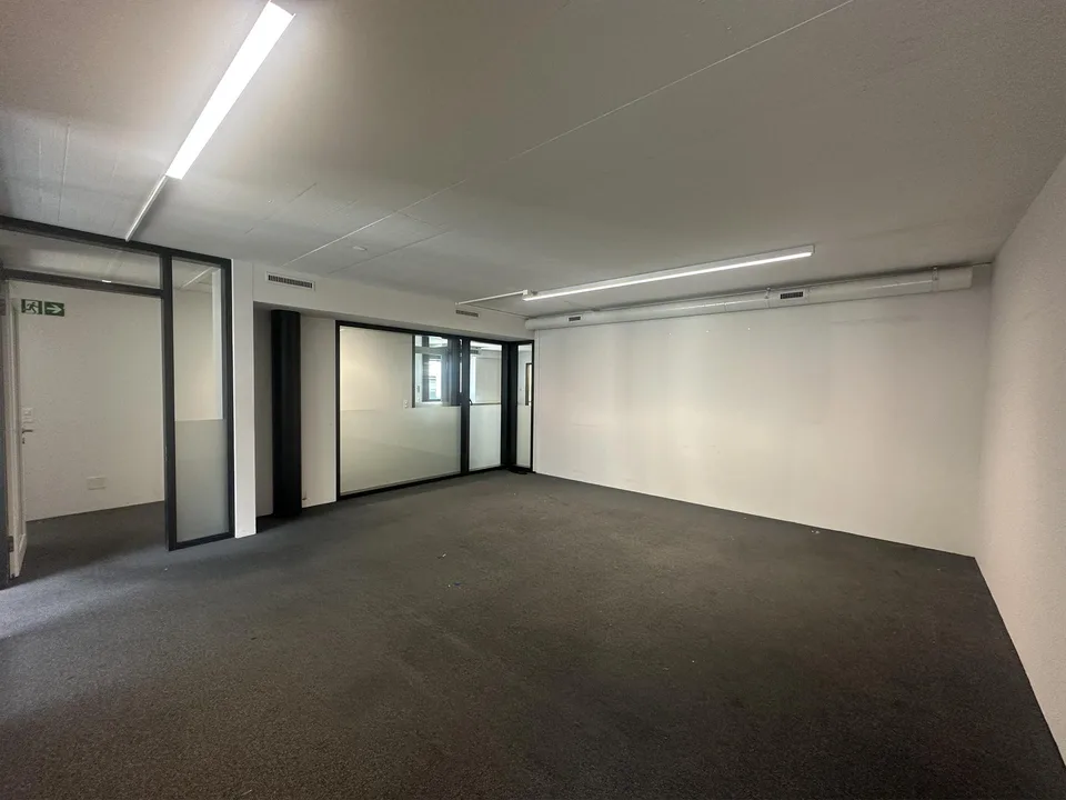 168m² vollausgebaute helle Büroräumlichkeiten zu vermieten – foto 7 di 12