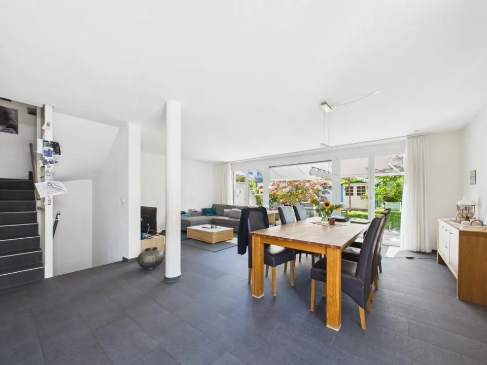 Familienfreundliche 5.5-Zimmer-Doppelhaushälfte mit Garten und Dachterrasse