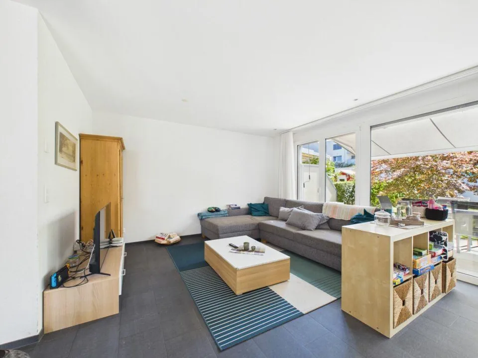 Familienfreundliche 5.5-Zimmer-Doppelhaushälfte mit Garten und Dachterrasse