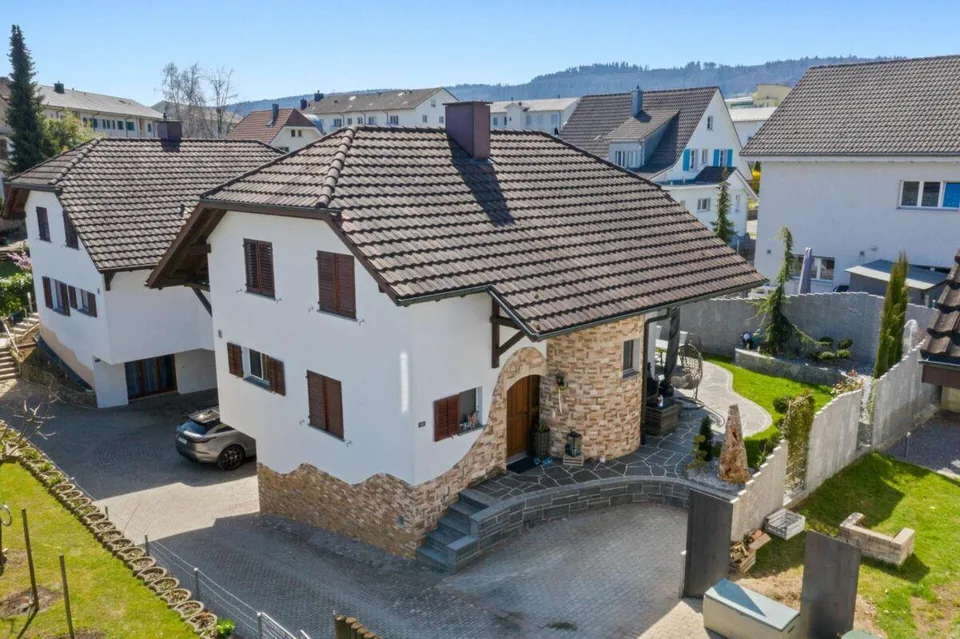 Casa spaziosa e adatta alle famiglie con giardino soleggiato in posizione privilegiata!
