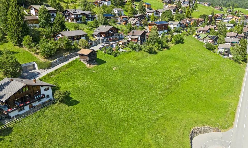 Grosszügiges Grundstück mit Baulandanteil in Davos Wiesen