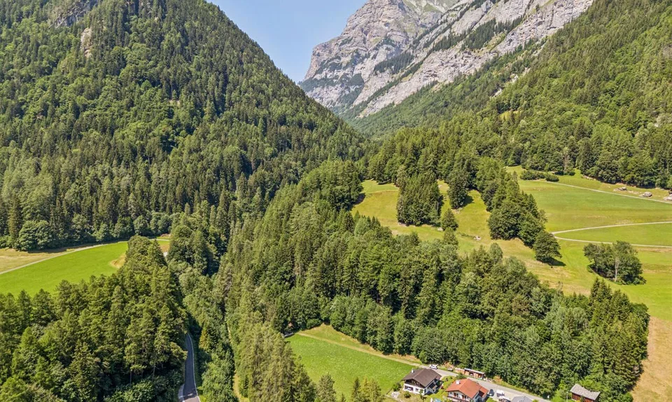 Grosszügiges Bauland mit Projektstudie an naturnaher Lage in Vättis