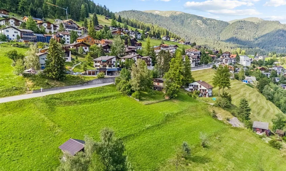 3’520 m² Entwicklungsgrundstück mit Projektstudie in Davos Wiesen