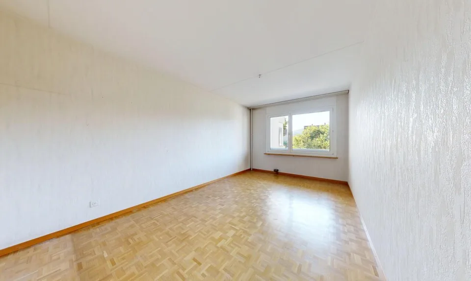 Practical 4-room apartment with large balcony in the Längi district