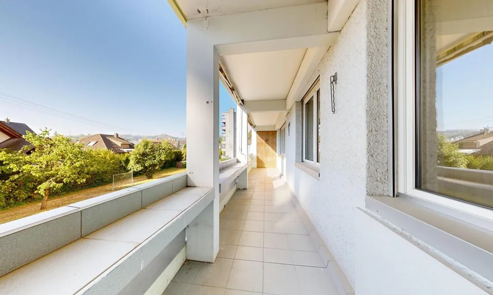 Practical 4-room apartment with large balcony in the Längi district