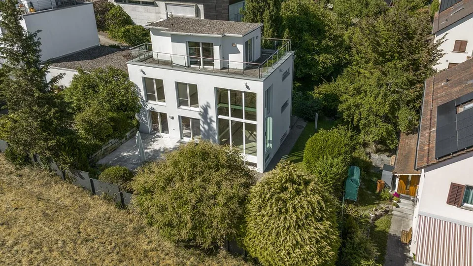 Lichtoffenes Einfamilienhaus in Winterthur mit Garten und Terrasse