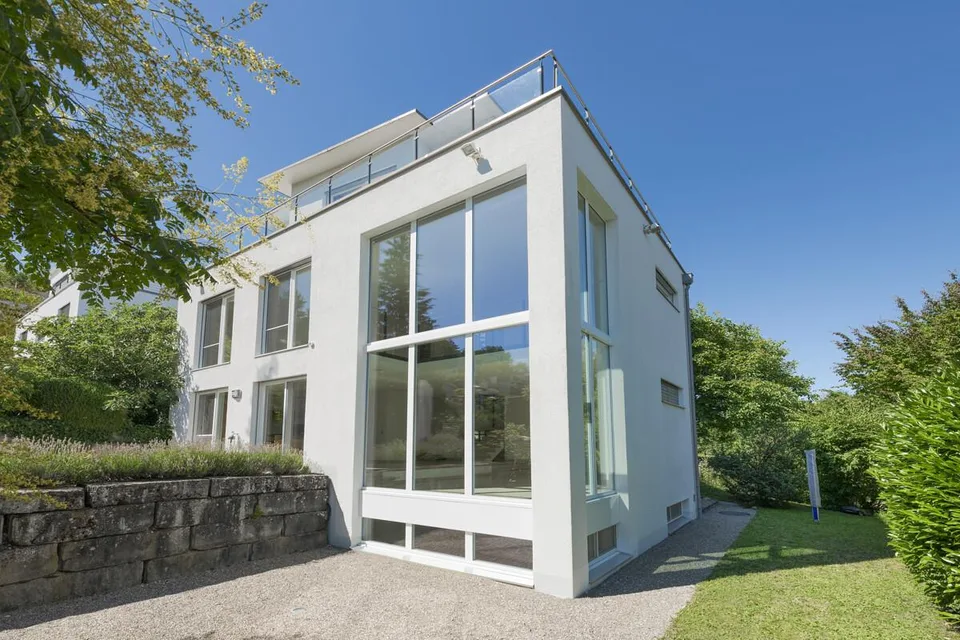 Lichtoffenes Einfamilienhaus in Winterthur mit Garten und Terrasse