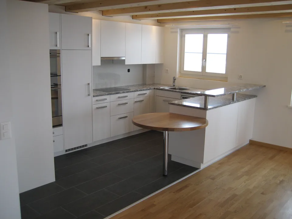 Schöne 3 1/2 Zimmer Wohnung mit Balkon