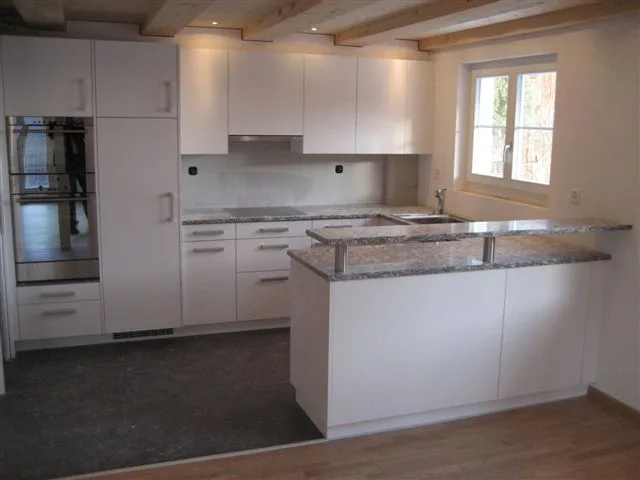Schöne 3 1/2 Zimmer Wohnung mit Balkon