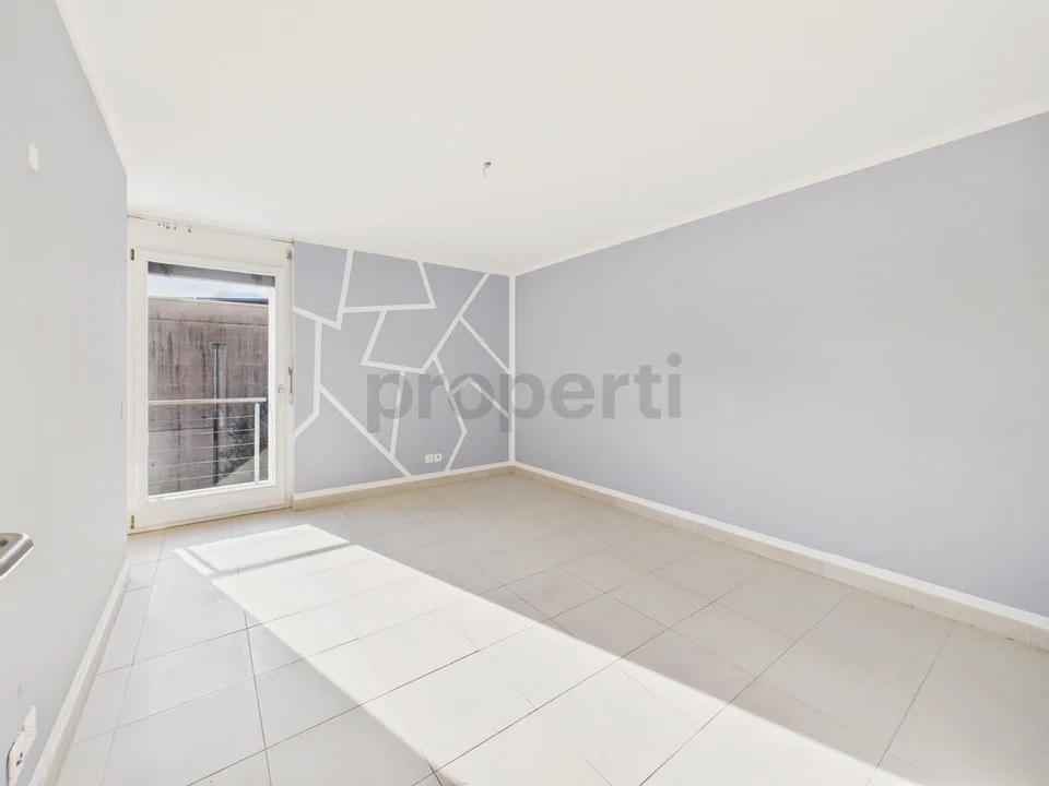 Wir verkaufen ein wunderschönes, großzügiges Haus in Brione sopra Minusio mit Pool und Garten. (Kein Seeblick) – Foto 14 von 16