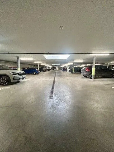 Places de parc intérieures à louer proche de la gare - Sierre