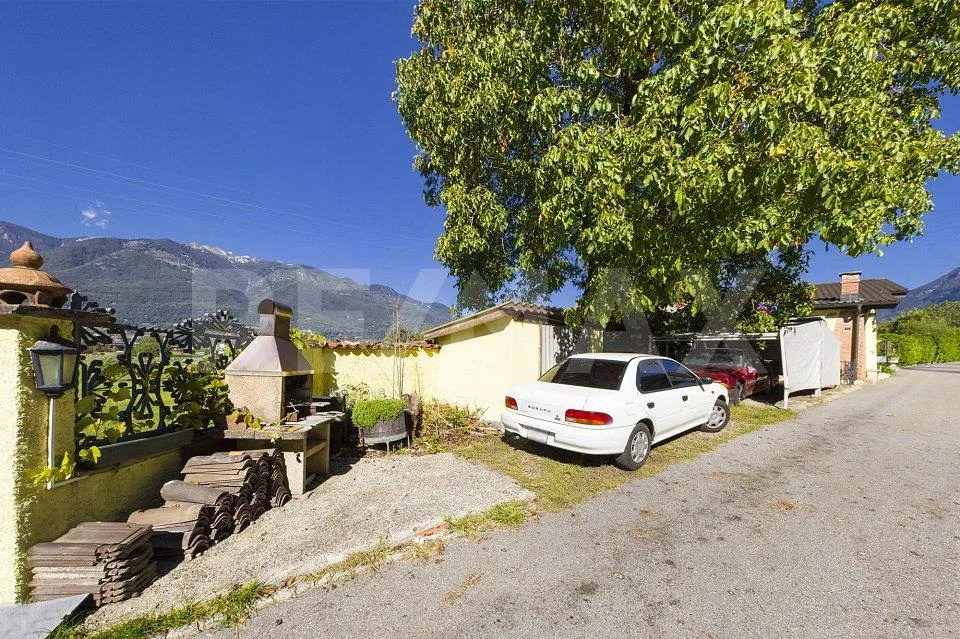 Casa unifamiliare rustica tra i vigneti e la montagna