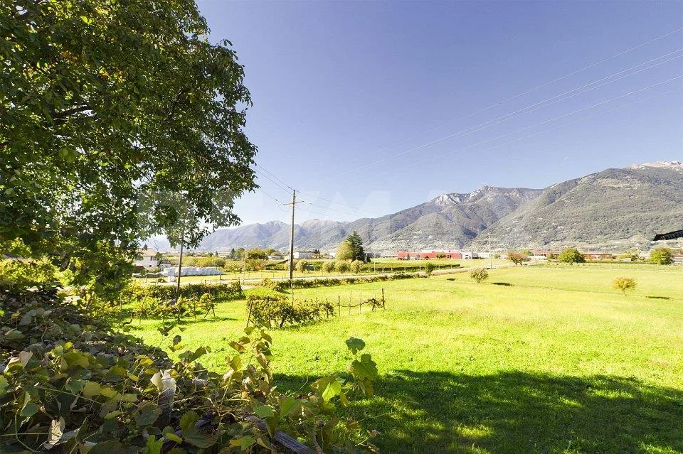 Casa unifamiliare rustica tra i vigneti e la montagna