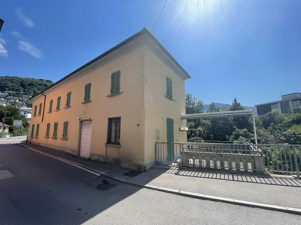 INTERESSANTE IMMOBILE DA RIATTARE NEL CUORE DI TESSERETE