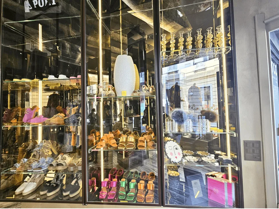 ATTIVITÀ COMMERCIALE IN PIENO CENTRO, SUCCESSO ASSICURATO – Foto 10 von 10