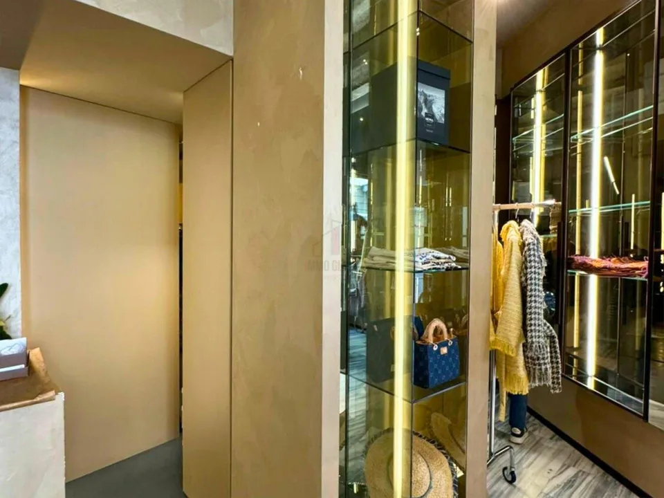 ATTIVITÀ COMMERCIALE  IN PIENO CENTRO, SUCCESSO ASSICURATO