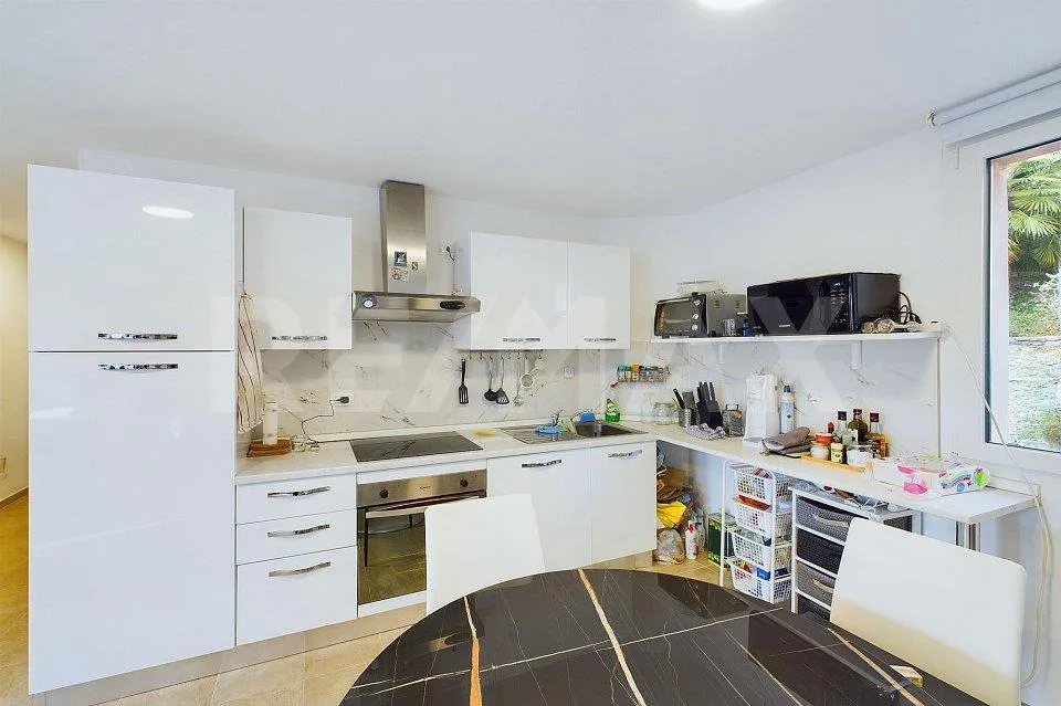 Nuova casa di nucleo con tre appartamenti. Ottimo investimento! – Foto 12 von 13