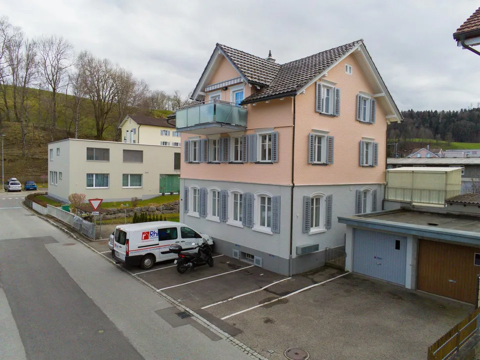 4  Zimmerwohnung, total saniert, sehr zentral