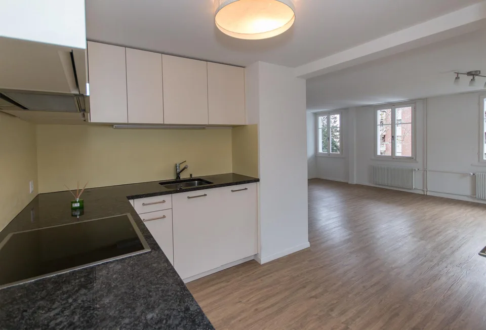 4  Zimmerwohnung, total saniert, sehr zentral