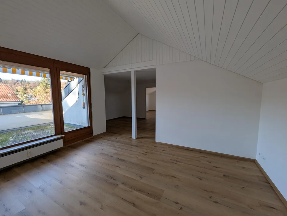 Teilsanierte 2.5-Zimmer-Dachwohnung