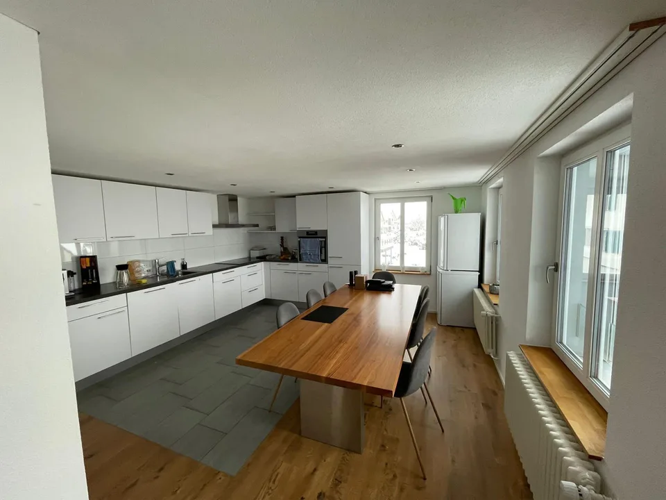 Schöne helle grosse Wohnung