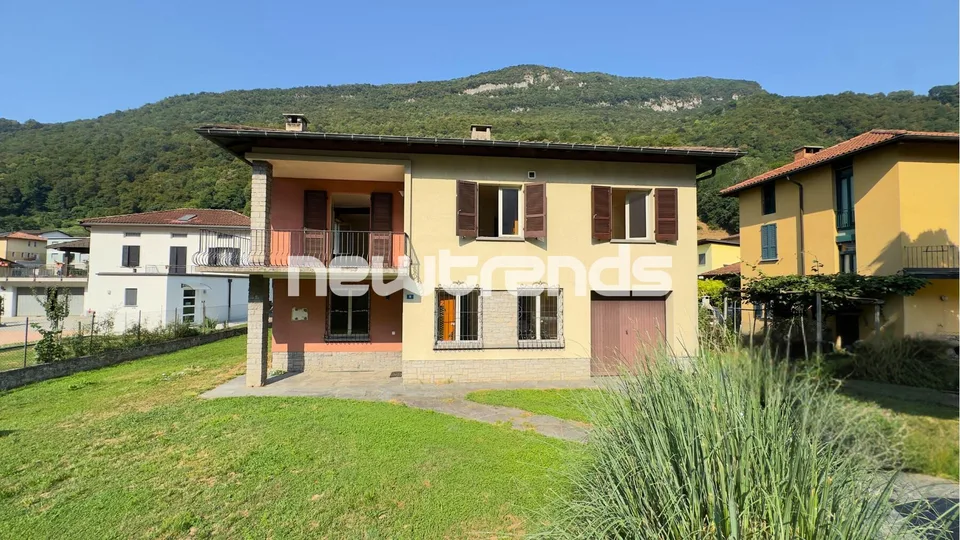 Villa indipendente con giardino privato e vista aperta su montagne