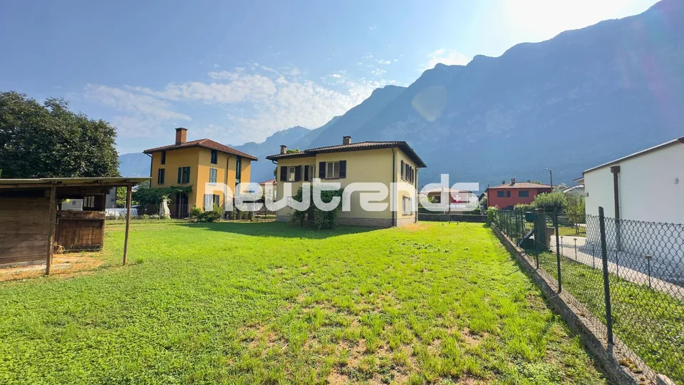Villa indépendante avec jardin privé et vue dégagée sur les montagnes