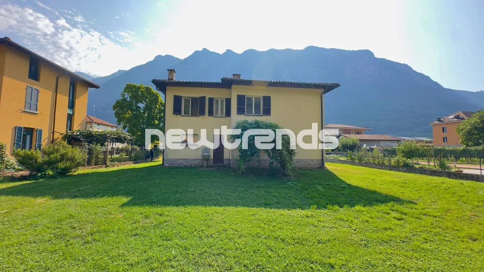 Villa indépendante avec jardin privé et vue dégagée sur les montagnes