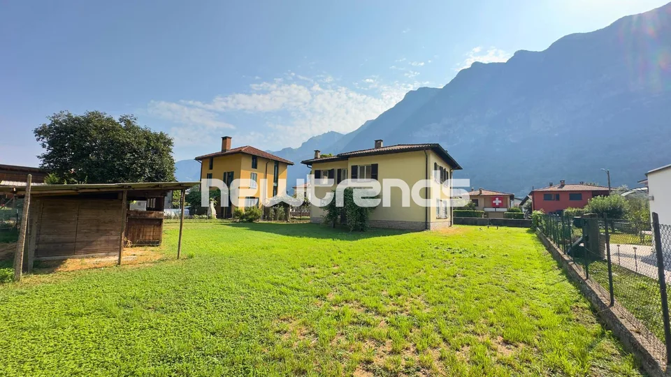 Villa indépendante avec jardin privé et vue dégagée sur les montagnes