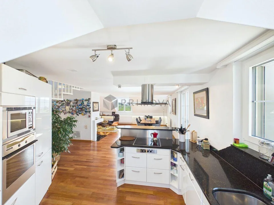 Lichtdurchflutete Maisonette mit Stil, Charme und traumhafter Aussicht