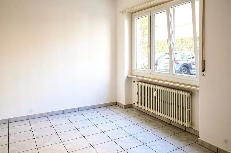 1-Zimmer-Wohnung im Erdgeschoss mit 2Einstellplätzen an zentraler L...