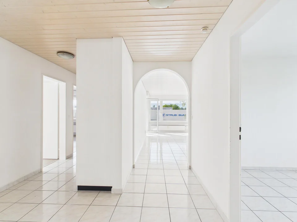 4.5-Zi. Wohnung mit Balkon, Garage & Lift an ruhiger Lage