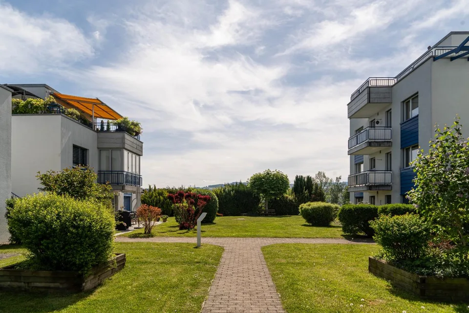 Lichtdurchflutete schöne Wohnung mit Ausblick ins Grüne