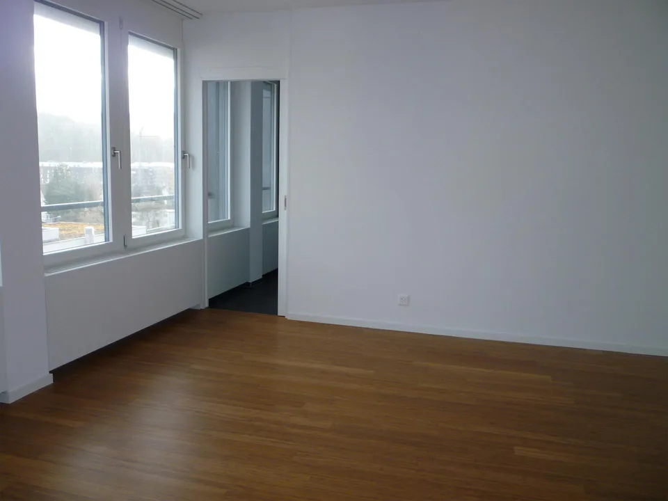 Moderne 4½-Zimmer-Wohnung mit Weitsicht in Bahnhofsnähe