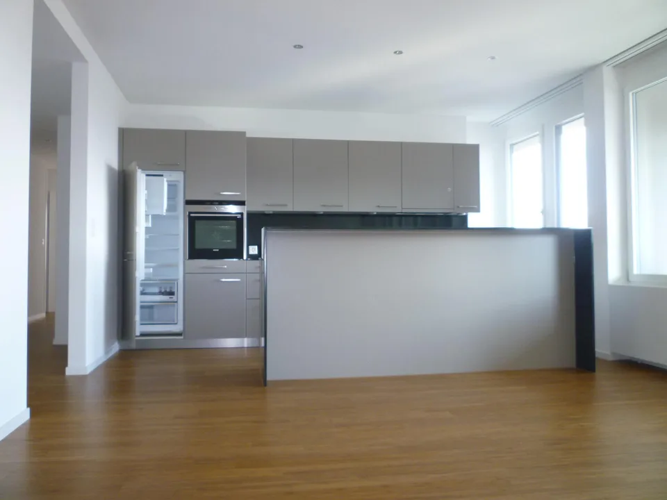 Moderne 4½-Zimmer-Wohnung mit Weitsicht in Bahnhofsnähe