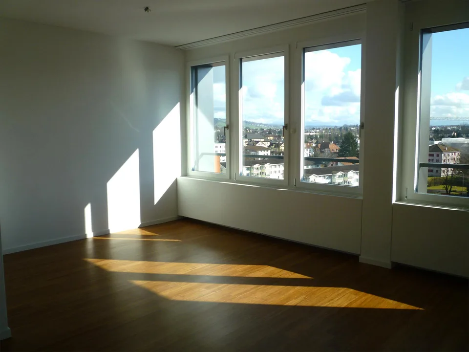 Moderne 4½-Zimmer-Wohnung mit Weitsicht in Bahnhofsnähe