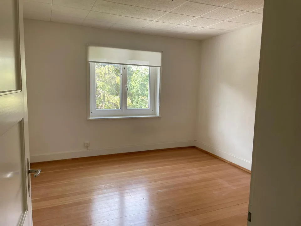 4-Zimmer-Altbauwohnung mit grosser Terrasse an sonniger und zentraler