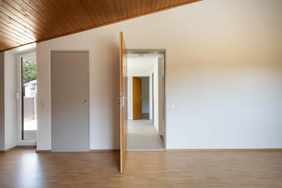 Casa unifamiliare indipendente con piscina e garage doppio – foto 8 di 14