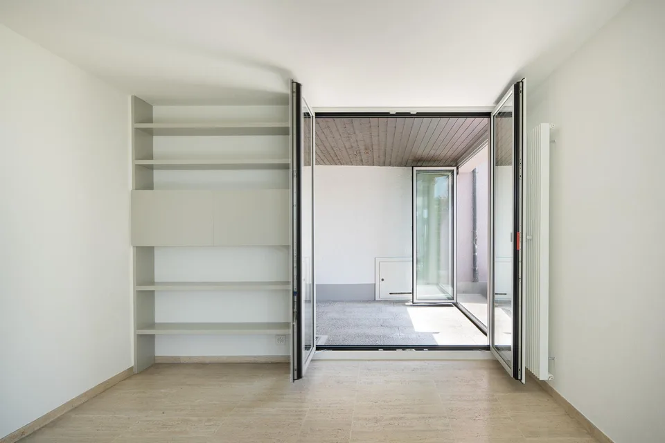 Casa unifamiliare indipendente con piscina e garage doppio – foto 7 di 14