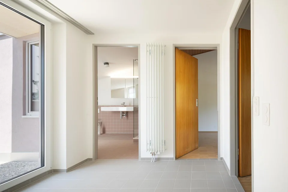 Casa unifamiliare indipendente con piscina e garage doppio – foto 9 di 14