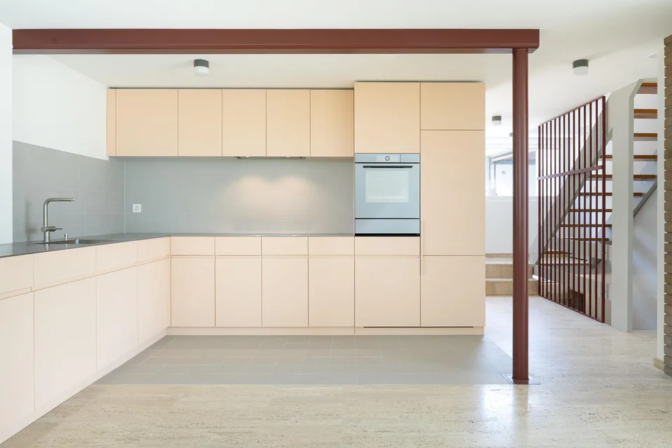 Casa unifamiliare indipendente con piscina e garage doppio – foto 6 di 14
