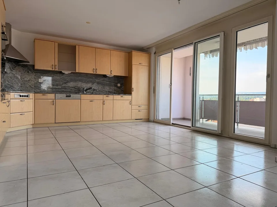 Grosszügige 4.5 Zimmerwohnung am Hang in Bremgarten mit Garagenbox